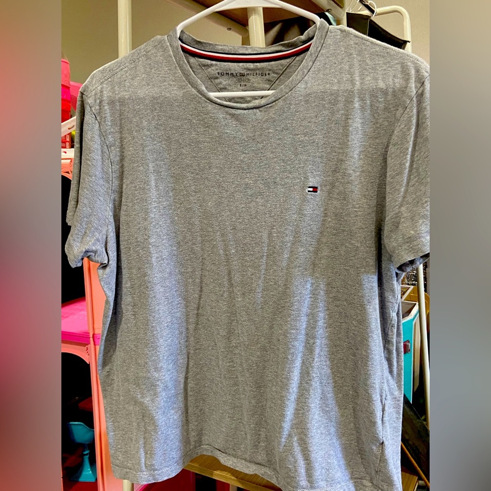 Grey Tommy Hilfiger t-shirt size small